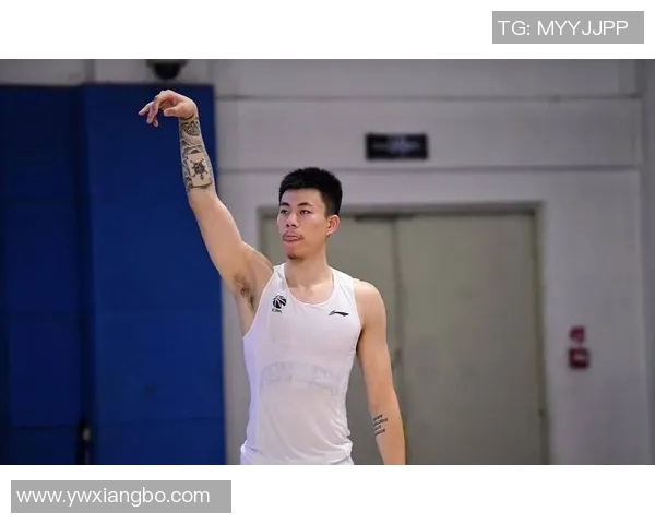 张镇麟在比赛中精彩追身排球大帽展现超强反应与运动天赋引发热议