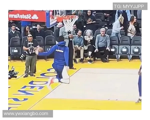 神来之笔！库里超级拉杆打成2+1