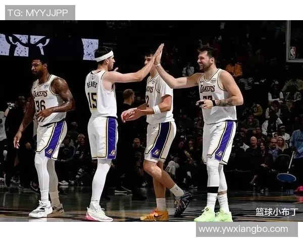 里弗斯:字母大概是挡拆顺下最让人忌惮的球员 我们要利用这优势 里弗斯:字母大概是挡拆顺下最让人忌惮的球员 我们要利用这优势